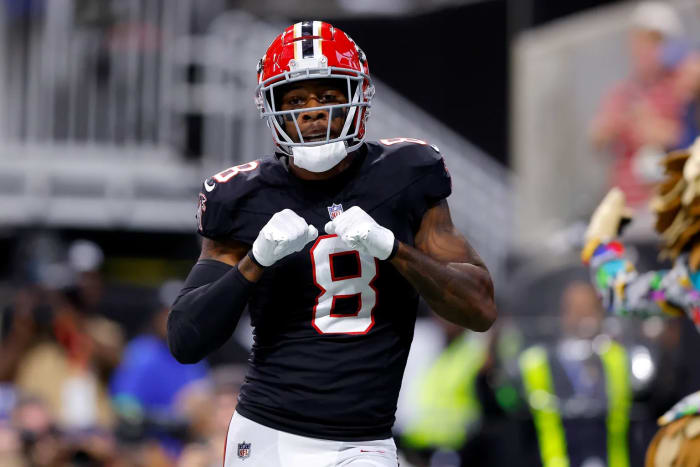 Atlanta Falcons tight end Kyle Pitts celebrates after catching a touchdown in Week 6 against the Washington Commanders.